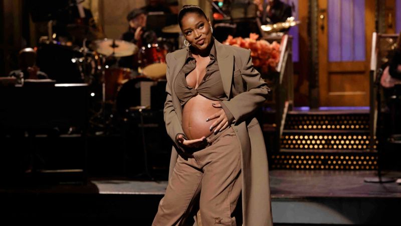 Keke Palmer reveals baby bump as part of her 'Saturday Night Live' opening monologue
